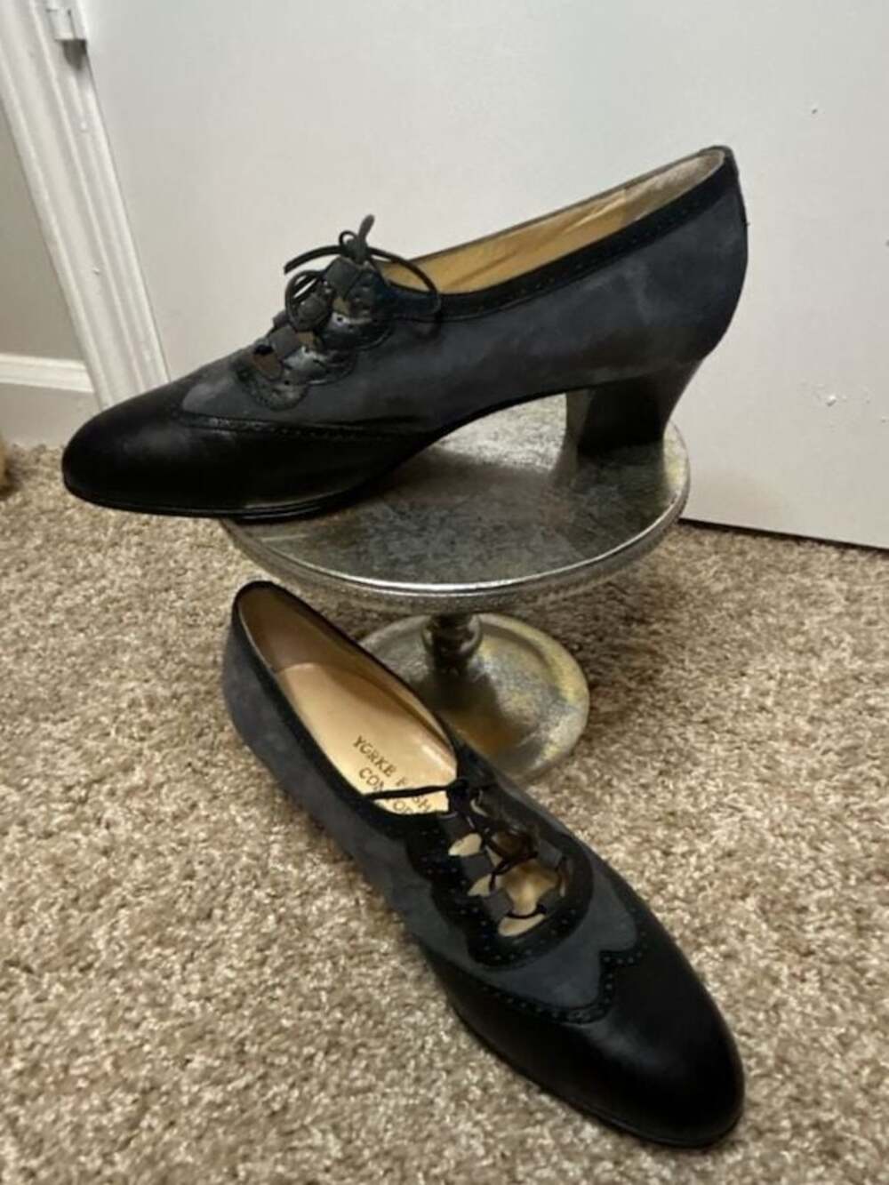 Yorke Fashion Comfort Two-Tone Suede and Leather Oxford Heels Size 39.5-8.5/9 - Picture 2 of 9